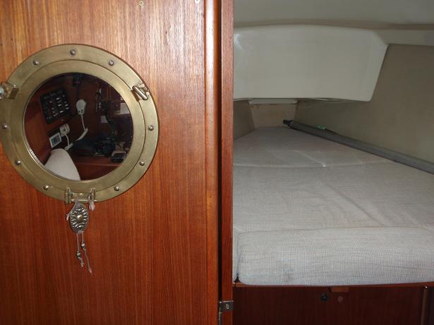 Hunter 30 Front  Cabin 904R